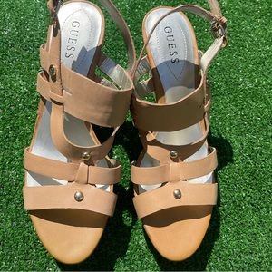 GUESS- Women WEDGE Open Toe Shoes - BROWN LEATHER - Size 9M -Very Good Condition